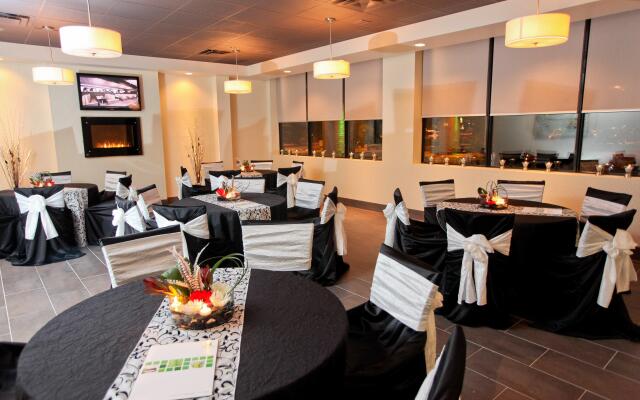 Holiday Inn & Suites Windsor Ambassador Bridge by IHG