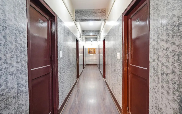 Pavithraa Deluxe Suites by OYO Rooms