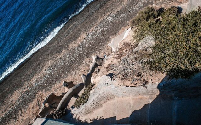 Almyra Oia Suites