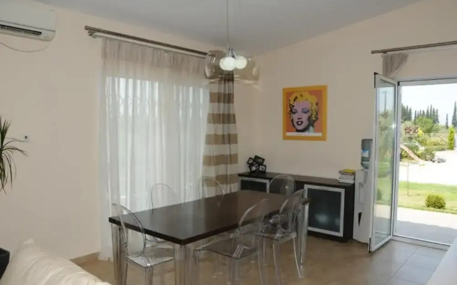 Luxurious 6 Bedroom Villa In a Great Location