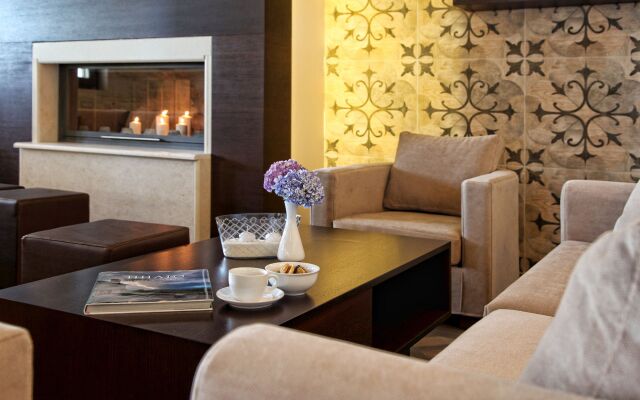 Theta Hotel