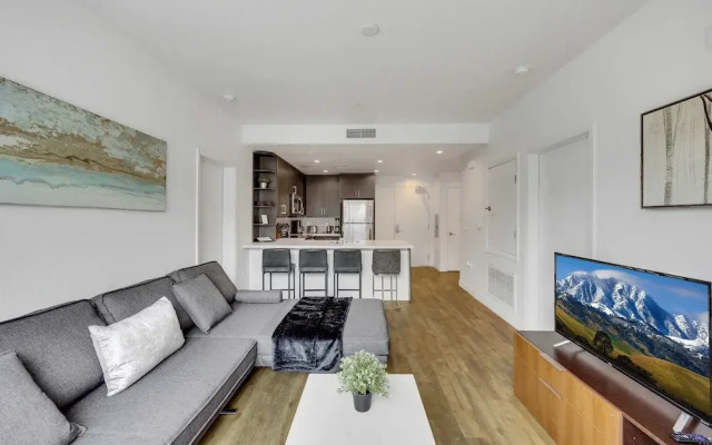 Stylish 2BR Family Apartment by Dtla