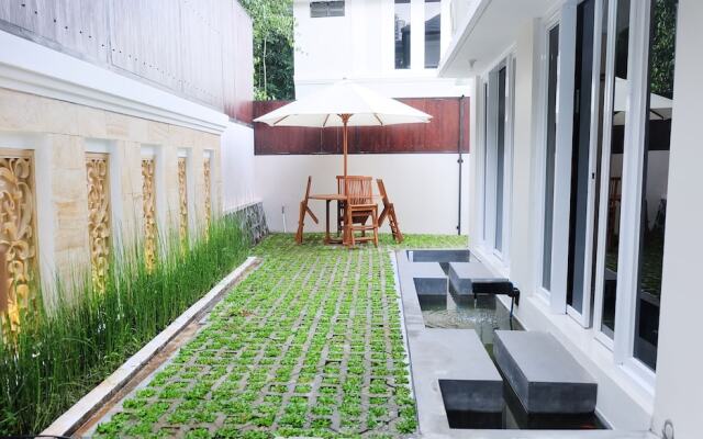 Villa Jogja Grand Bale with Private Pool by Simply Homy