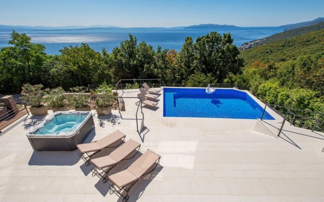 Amazing Home in Matulji With 5 Bedrooms, Jacuzzi and Wifi