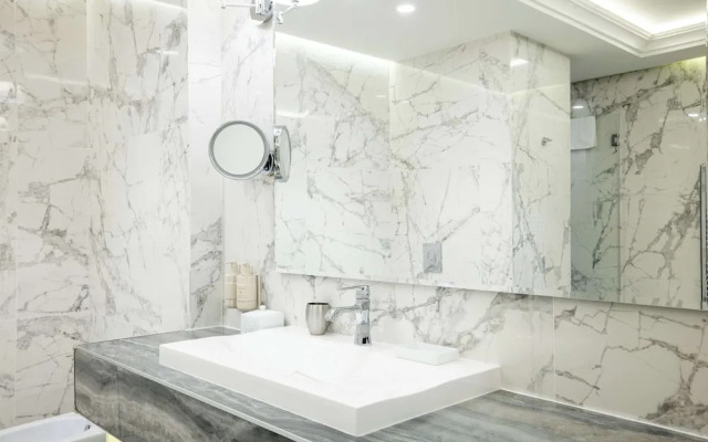 Tresor Le Palais Timisoara, Curio Collection By Hilton