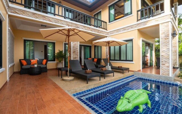 Bright Luxury Villa W Garden Pool & Sauna