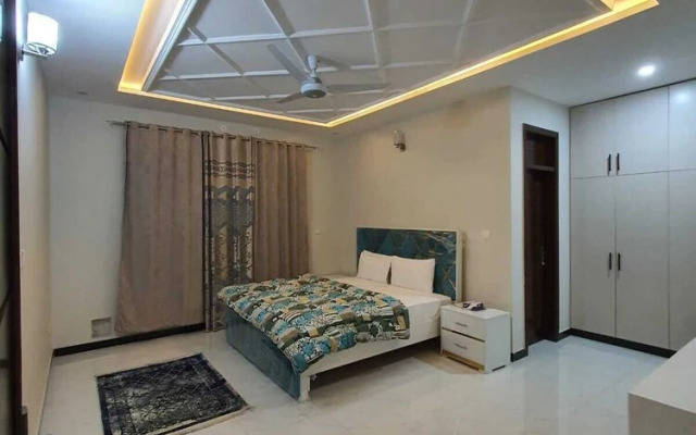 Roomph Transit Guest House