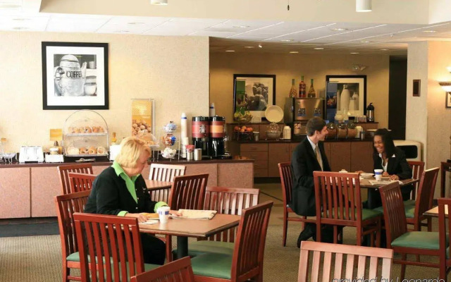Hampton Inn Kansas City/Shawnee Mission