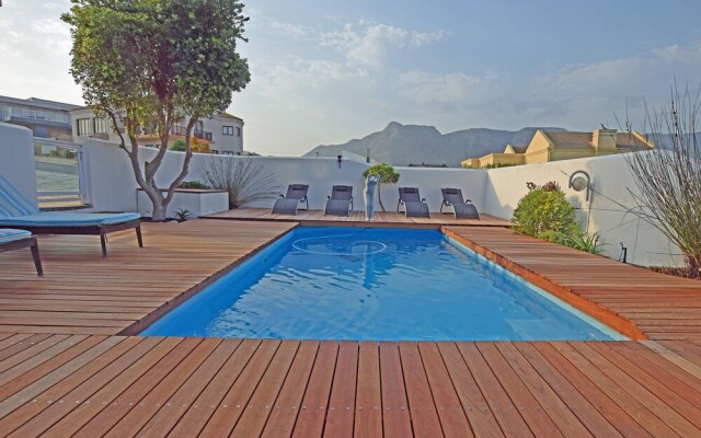 Dolphin House Apartments