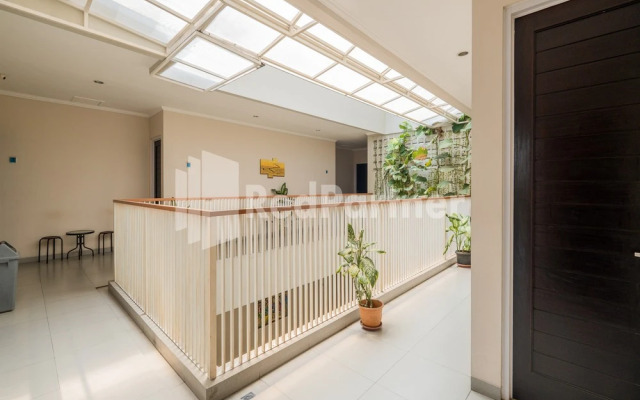 Palm Eight RedPartner