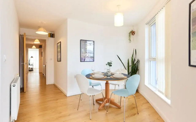 The Queensland Sanctuary - Trendy 2bdr Flat With Terrace