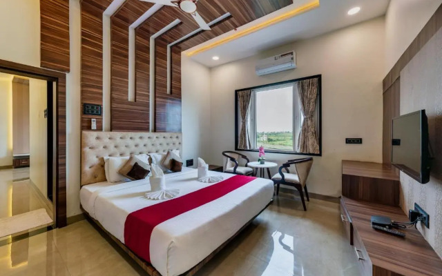 Hotel Chandradeep Regency