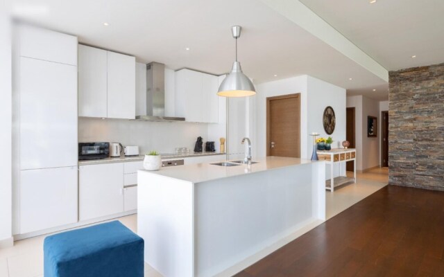 7 Min to Beach 2 BR City Walk