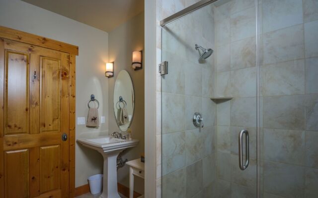 Glacier Paradise 5 Bedroom Townhome