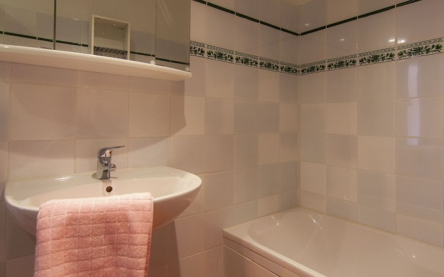 Exquisite Holiday Home in Issac With Swimming Pool