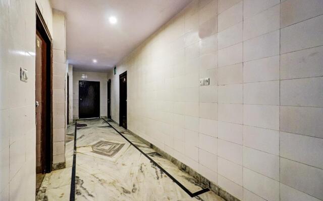 SPOT ON 76829 Anant Palace