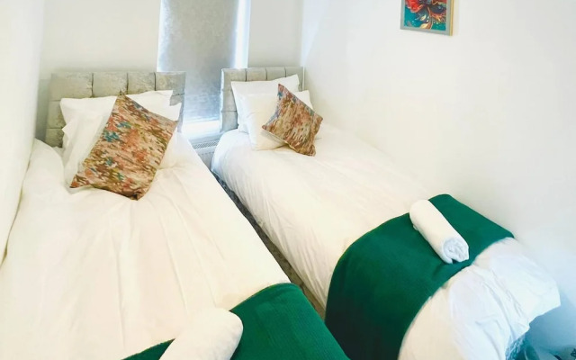 Stylish 3 BDR House With Free Parking Near Hulme