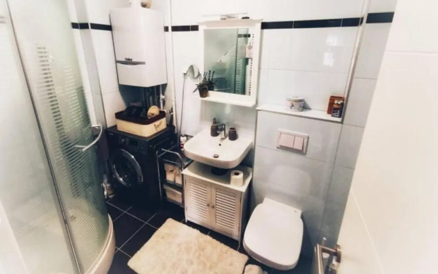 New elegant apartment with free parking and wifi