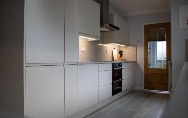 Large family Bungalow, parking & Bike Store BPW