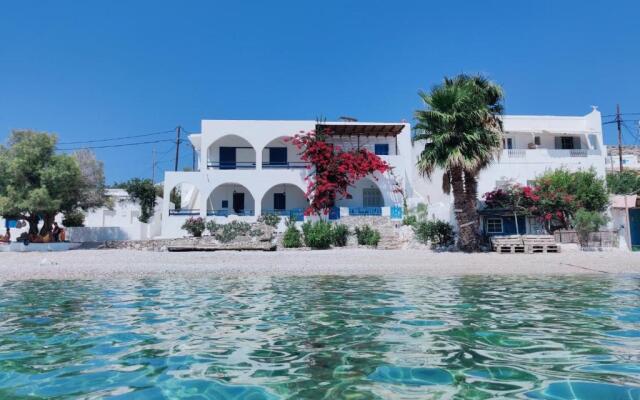 Family house by the seaside of Karavostasis