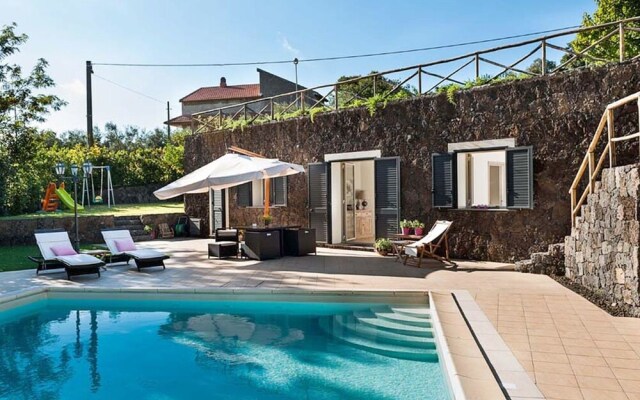 Luxurious Villa in Ragalna with Private Pool