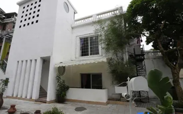 Nahai Villa Garden Hostel
