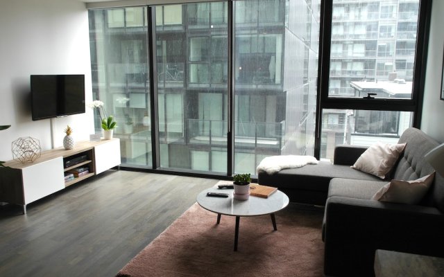 Stunning 1Br Condo In Popular King West