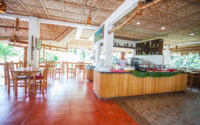 Pura Vida Beach & Dive Resort