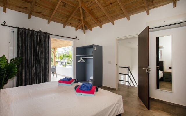 Casa Maria Curacao. Luxury 6 Bedroom Villa Next to Supermarket & Jan Thiel Beach