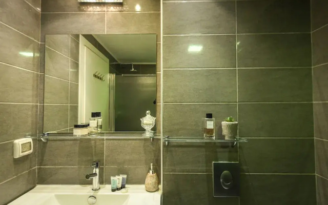 Luxury Levontin apt near Rothschild