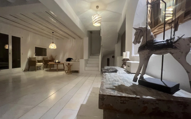 Luxurious Villa Oasis in Paros