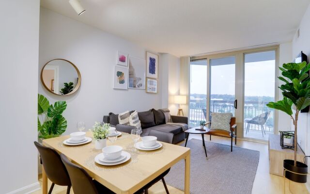 Sophisticated and Beautiful Condo