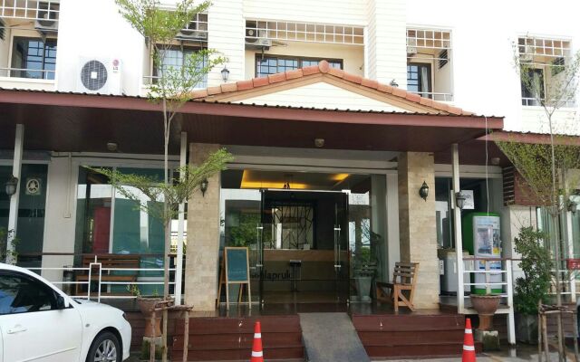 Chonlapruk Lakeside Hotel
