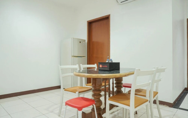 Spacious and Good 3BR Pangeran Jayakarta Apartment