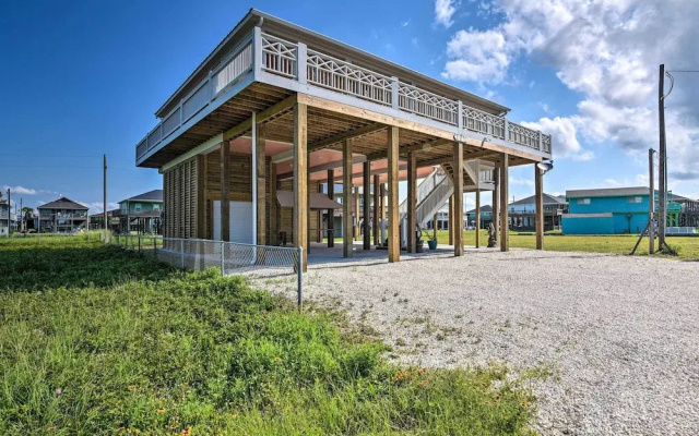 Ocean View + Wraparound Deck: Crystal Beach Home!