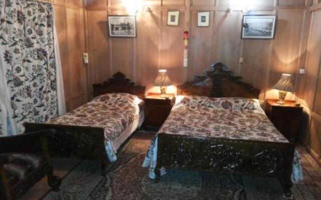 Kings Rose Houseboat