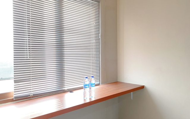 Homey and Minimalist Studio LRT City Jatibening Apartment — фото 5