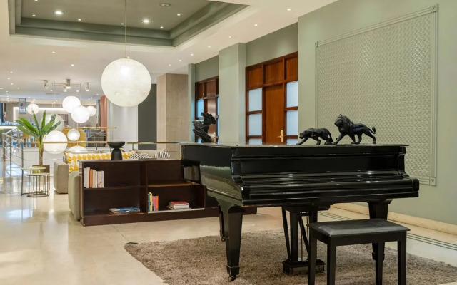 Argenta Tower Hotel & Suites