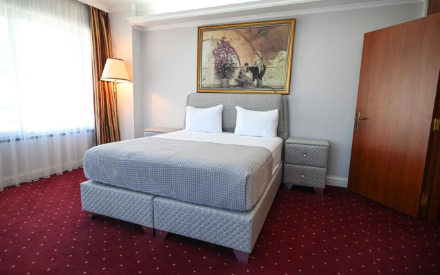 Stone Bridge Hotel