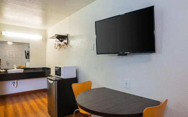 Motel 6 Ventura, CA - Downtown