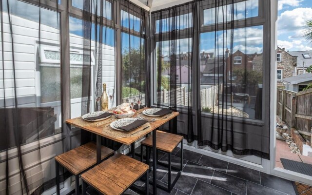 The Nautilus Cowes IOW Sleeps 4 & Private Garden