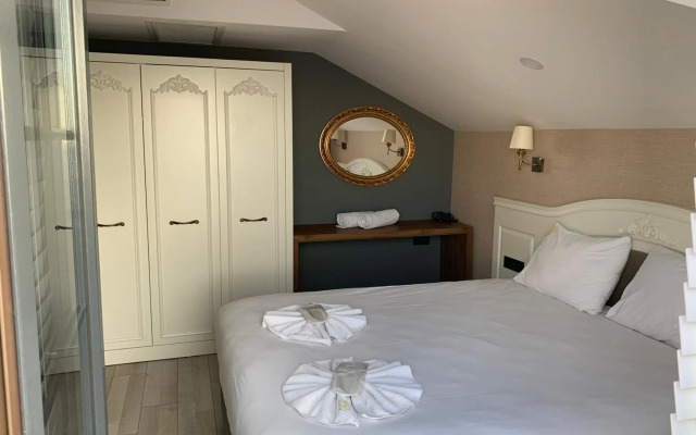 White Golden Suite Hotel