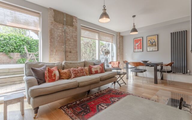 Chic 2 Bedroom Garden House in Dalston