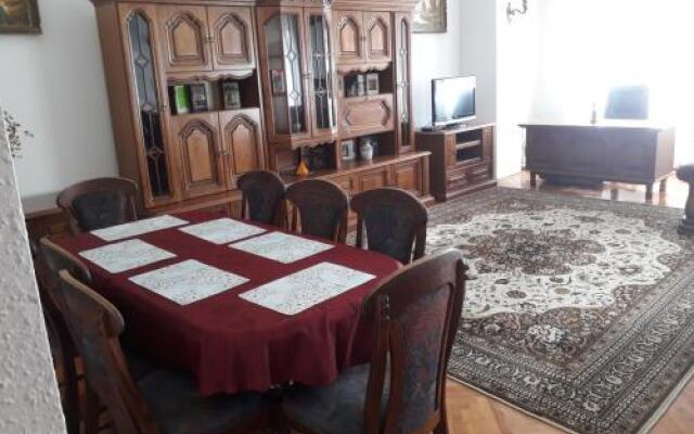 Piac Utcai Apartman 2