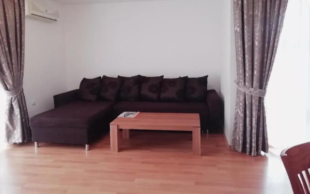Efir Aparthotel