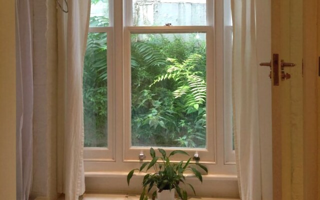 Collingham Place Apartment