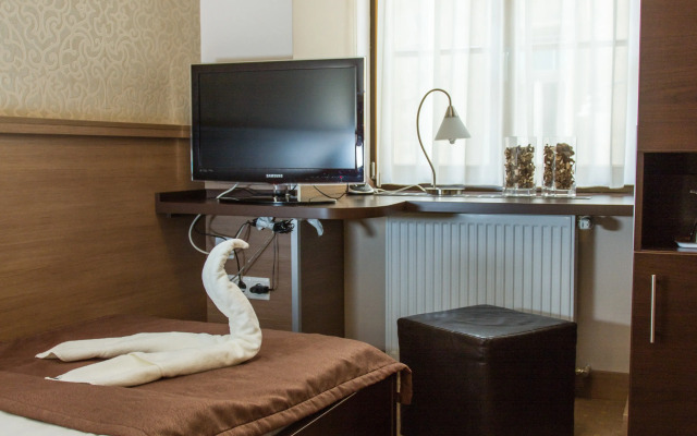 Central Hotel 21