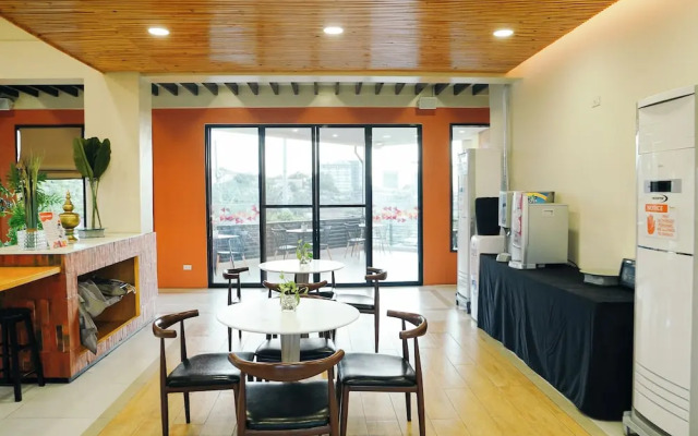 Travelbee Airport Inn