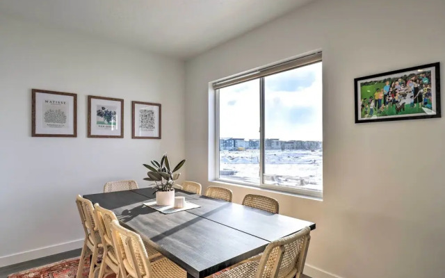 Modern Mountain Townhome - Ski Nearby