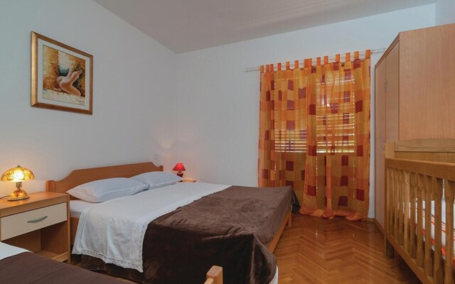 Amazing Home in Kastel Kambelovac With Wifi and 3 Bedrooms